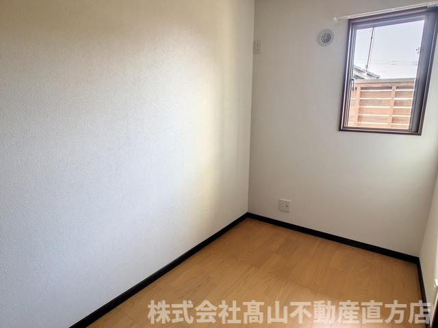 直方市大字頓野のアパートの洋室