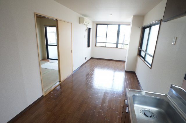 ネバーランドの居間・リビング|2面採光は明るいリビングになりますね