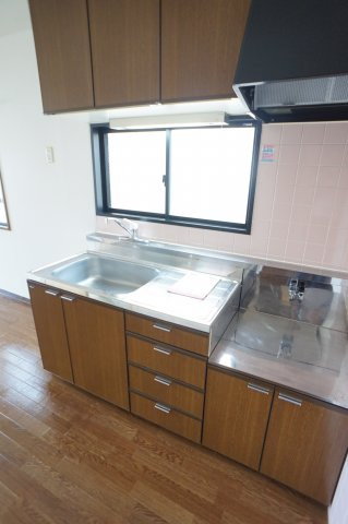 ネバーランドのキッチン|窓があるので、換気力も高いキッチンです！