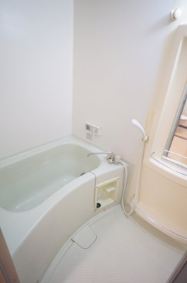 【浴室】 | ネバーランド | 追い炊き機能付きのお風呂です。