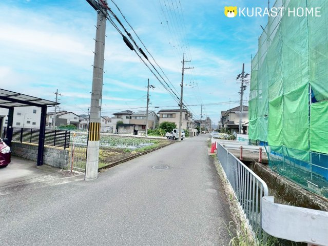 京都市西京区川島三重町　新築戸建の前面道路含む現地写真