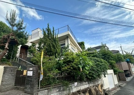 成田東町　中古一戸建ての外観|新しい生活にいかがでしょうか？外観はお住まいの顔になります。こだわりたいポイントですね。外壁塗装や屋根塗装のご相談も承っております。
■現地内覧・資金計画相談・住宅ローン相談もお問合せ受付中■