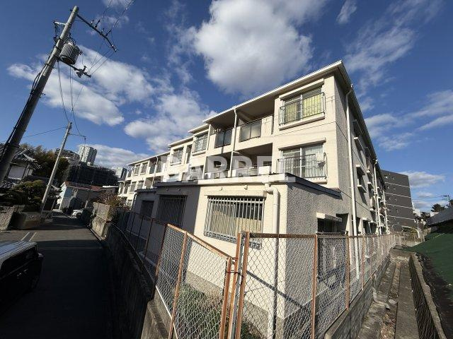 千里坂の木ハイツ
