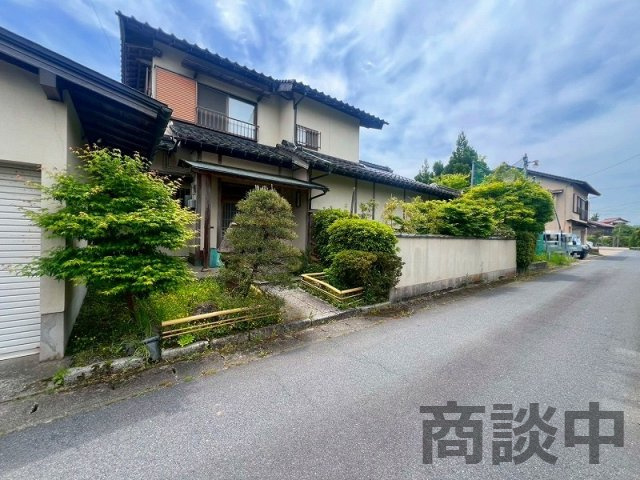 南部町中古戸建　居宅の外観|純和風家屋となっております。