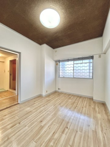 横地ビルの洋室