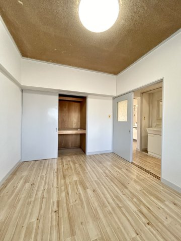 横地ビルの洋室