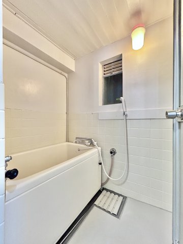 横地ビルの浴室