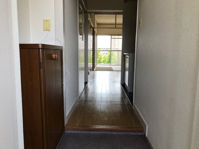 横地ビルの玄関