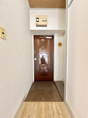 横地ビルの玄関