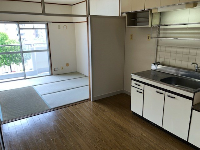 横地ビルの居間・リビング