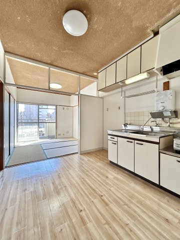 横地ビルの居間・リビング