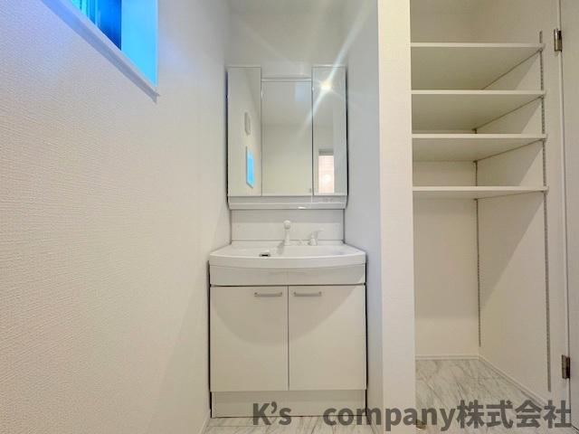 茅ヶ崎市赤羽根　新築戸建の独立洗面台|三面鏡付き独立洗面台☆