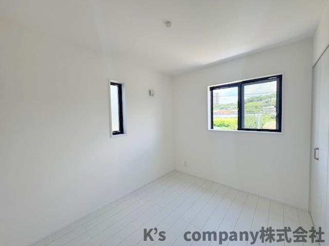 茅ヶ崎市赤羽根　新築戸建の洋室|２面採光の洋室☆