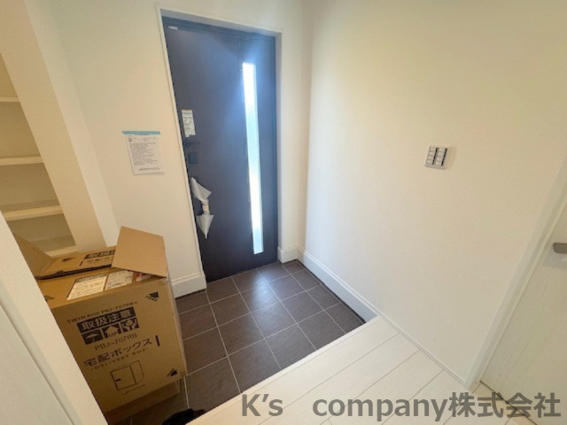 茅ヶ崎市赤羽根　新築戸建の玄関|土間収納があり、スッキリと片付けることができる玄関☆