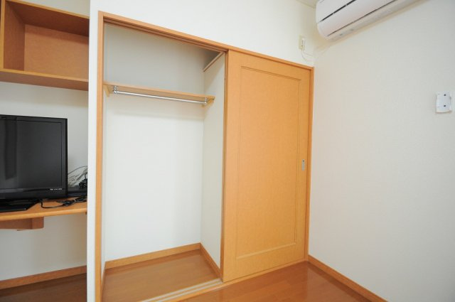 レオパレスミルラの内装|明るい色調の室内です