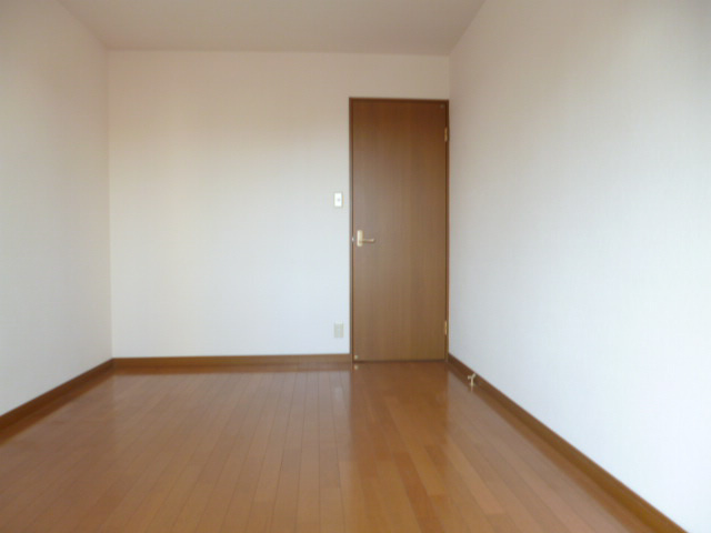 グリーンハイツ中島の洋室