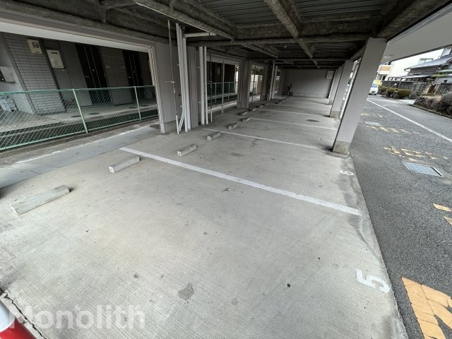 ハピネス蔵の駐車場