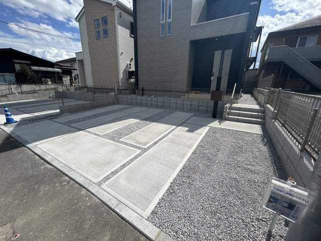 新築　前橋市元総社町　GRAFARE　１号棟の駐車場|現地写真　駐車スペースは並列2台分可能です！
