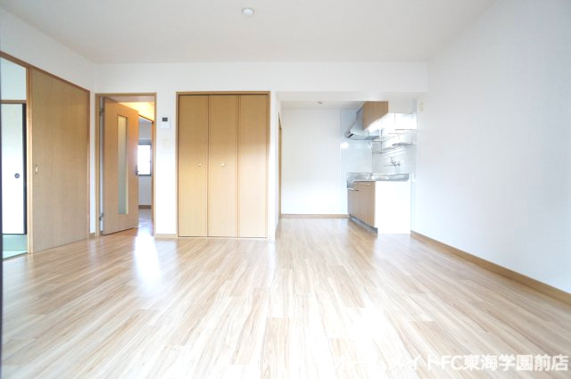 菊池郡菊陽町大字津久礼の賃貸マンションの居間・リビング