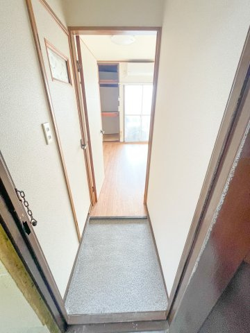 ハイツ住吉の玄関