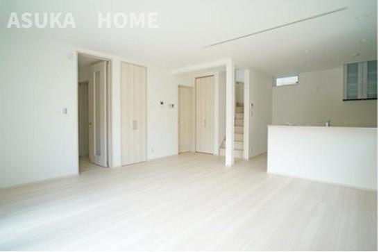 十日市場新築戸建の居間・リビング