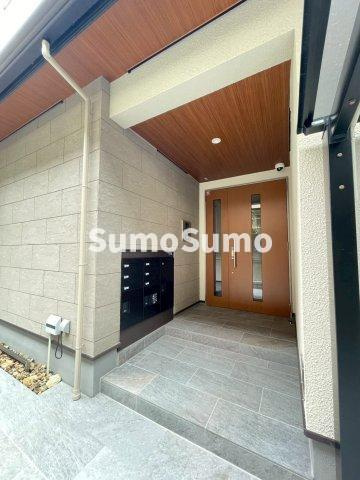 クレア岡本のエントランス