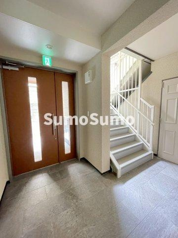 クレア岡本のロビー