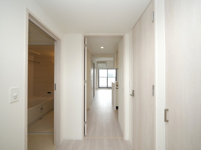 コンフォリア・リヴ新大阪西宮原ソルテラスの玄関