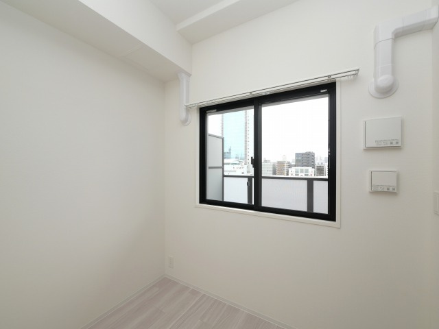 コンフォリア・リヴ新大阪西宮原ソルテラスの洋室