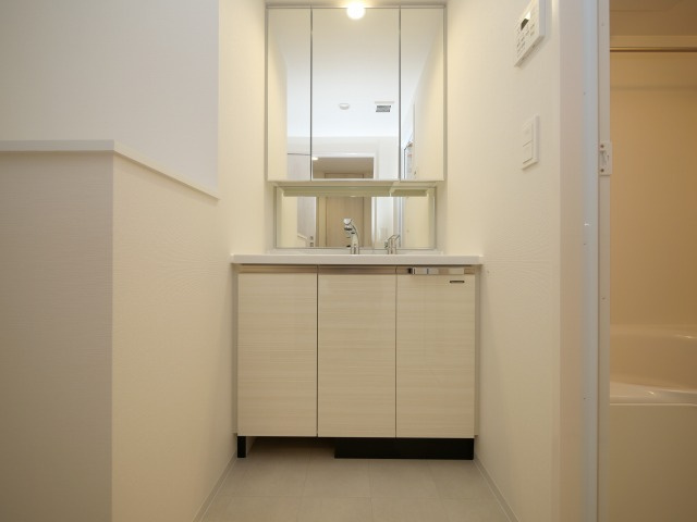 コンフォリア・リヴ新大阪西宮原ソルテラスの洗面所