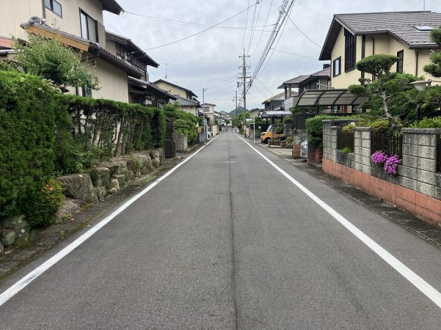 各務原市尾崎南町2丁目の前面道路含む現地写真