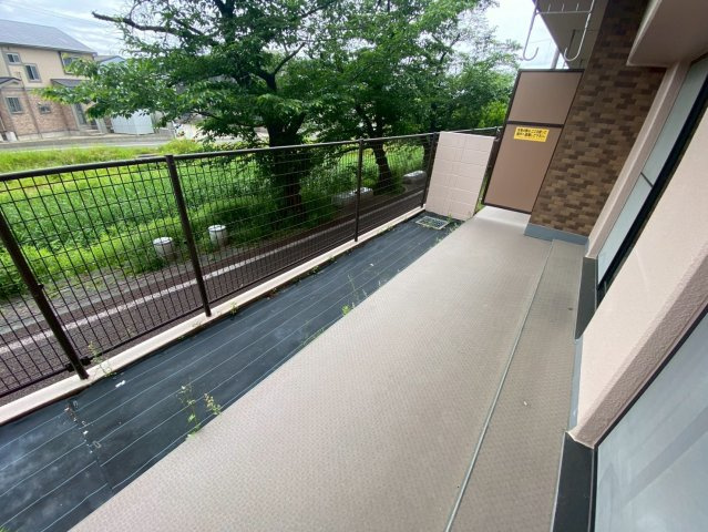 サンピボット瀬戸のバルコニー|ワイドバルコニー付きです