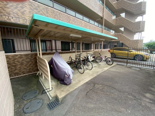 サンピボット瀬戸の駐輪場