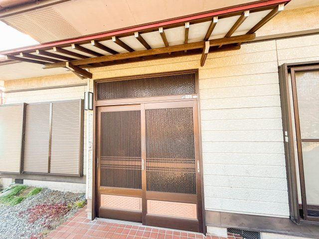 【玄関】 | 御殿場市中山 中古住宅 XH05679 | 御殿場市中山　玄関引戸　リフォーム後