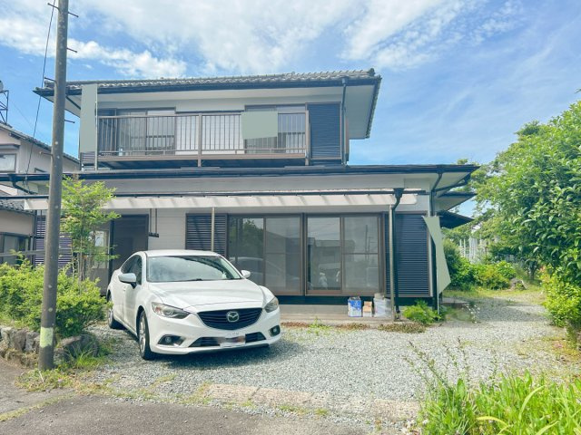 【駐車場】 | 御殿場市中山 中古住宅 XH05679 | 御殿場市中山　駐車場　リフォーム後
