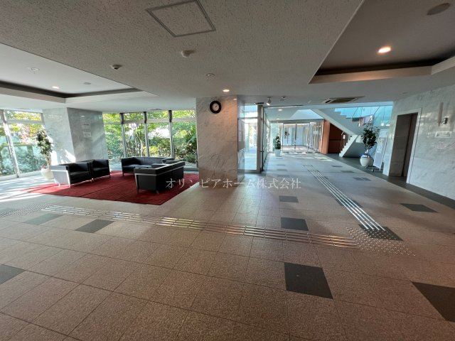 ライオンズタワー大島　23階　角　部屋　リ　フォーム済のエントランス