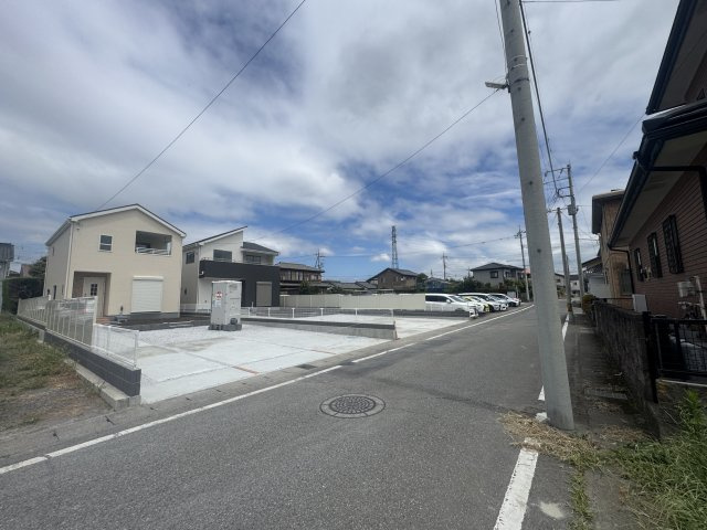 新築　高崎市筑縄町第2　Livele Garden.S　１号棟の前面道路含む現地写真|現地写真　南側接道幅員約6ｍ　
