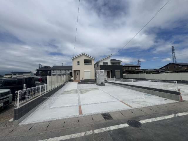 新築　高崎市筑縄町第2　Livele Garden.S　１号棟の駐車場|現地写真　駐車スペースは並列2台分可能です！
