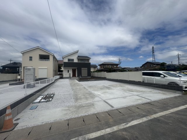 新築　高崎市筑縄町第2　Livele Garden.S　2号棟の駐車場|現地写真　駐車スペースは並列2台分可能です！

