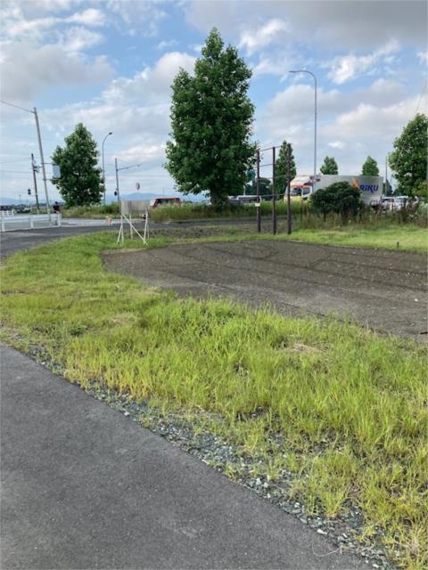売地　豊橋市日色野町の前面道路含む現地写真|【現地写真】東海道本線「西小坂井」駅まで徒歩24分の立地です。