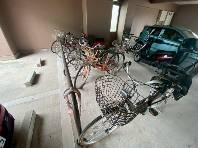 ユニーブル新瀬戸の駐輪場