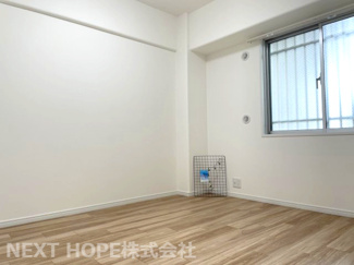 【洋室】 | 伊丹レックスマンション | 玄関横の洋室5.3帖です♪室内はリフォーム済み！お待たせなしで即ご入居していただけます♪