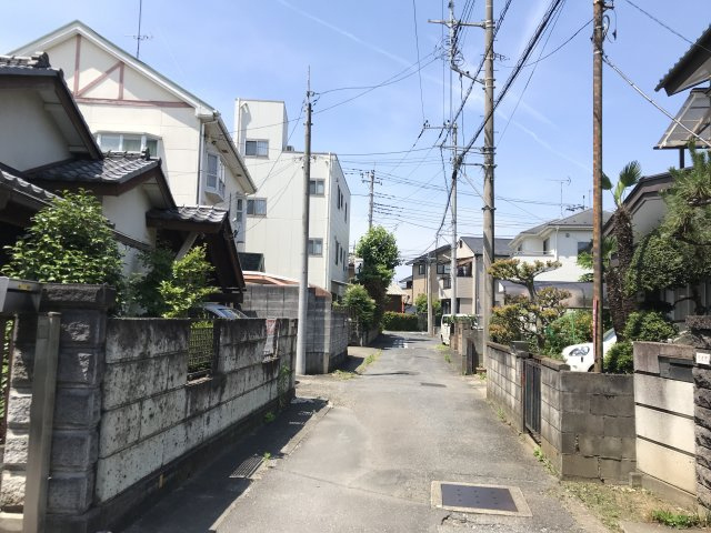 鴻巣市本町７丁目の売地の前面道路含む現地写真