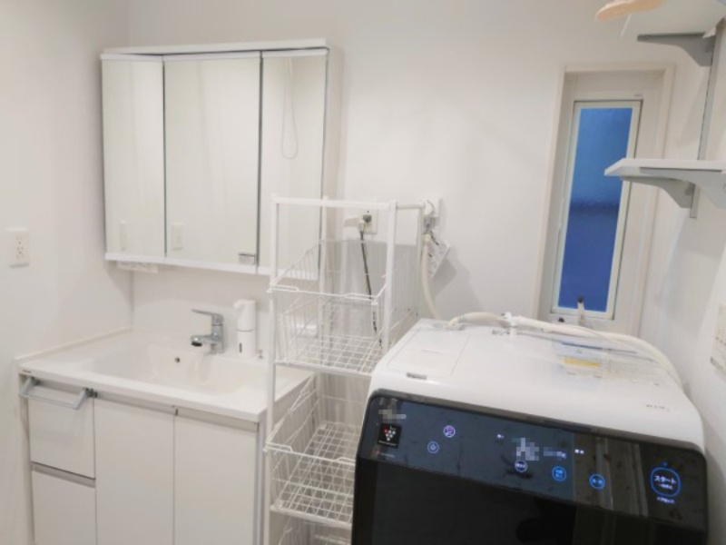 売中古戸建　静岡市駿河区登呂2丁目の洗面所|人気の三面鏡で収納も備わっています！