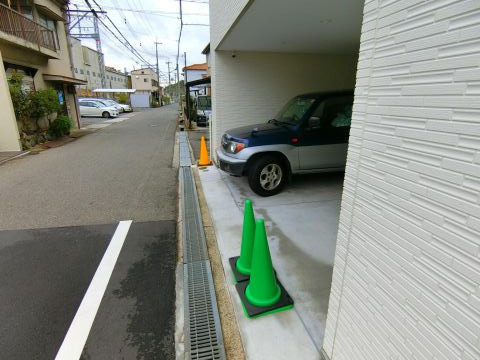 アルフィーネの駐車場