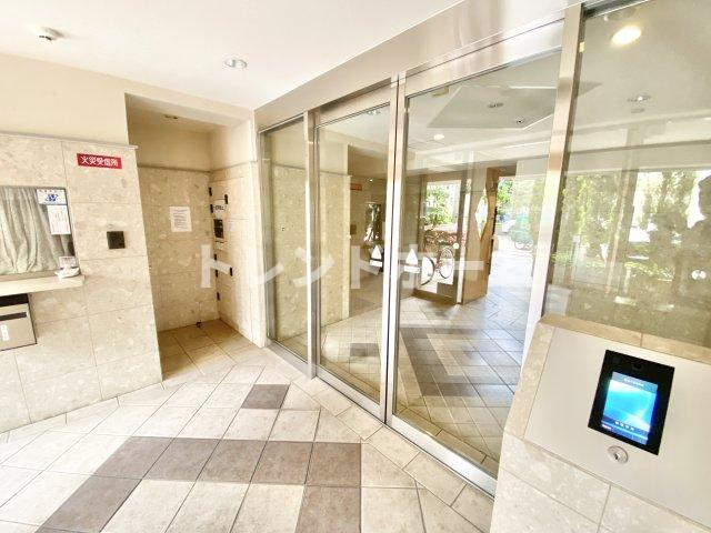 プレサンス梅田インテルノのエントランス|選べる家電プランあり！！