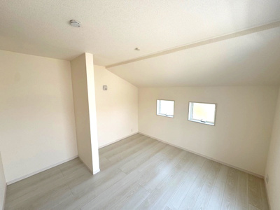 【寝室】 | Livele Garden.S堺東区北野田 | 洋室8.75帖。大型ベッドも設置可能でご夫婦の寝室にもオススメ！大きなベッドでお子様も一緒にお休みになられます。