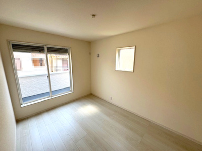 【洋室】 | Livele Garden.S堺東区北野田 | 東と南の二面採光を確保した洋室6帖。風通し良く、プライベート空間も快適にお過ごしいただけます！