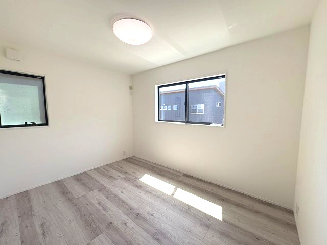 ☆NEW　PRICE☆残り１棟！　売新築戸建　静岡市駿河区中田４丁目の洋室