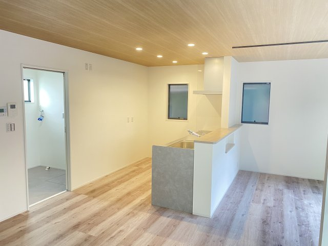 ☆NEW　PRICE☆残り１棟！　売新築戸建　静岡市駿河区中田４丁目の居間・リビング